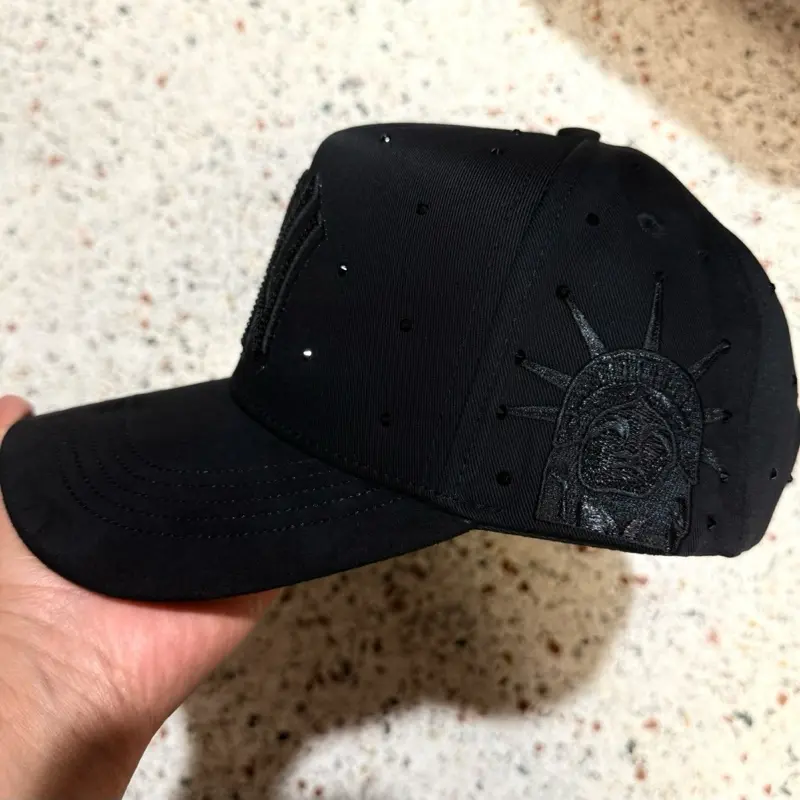 N-Y all Black Liberty Statue Snapback Hat - Black Embroidered Design, Adjustable Fit, Perfect for Casual Wear