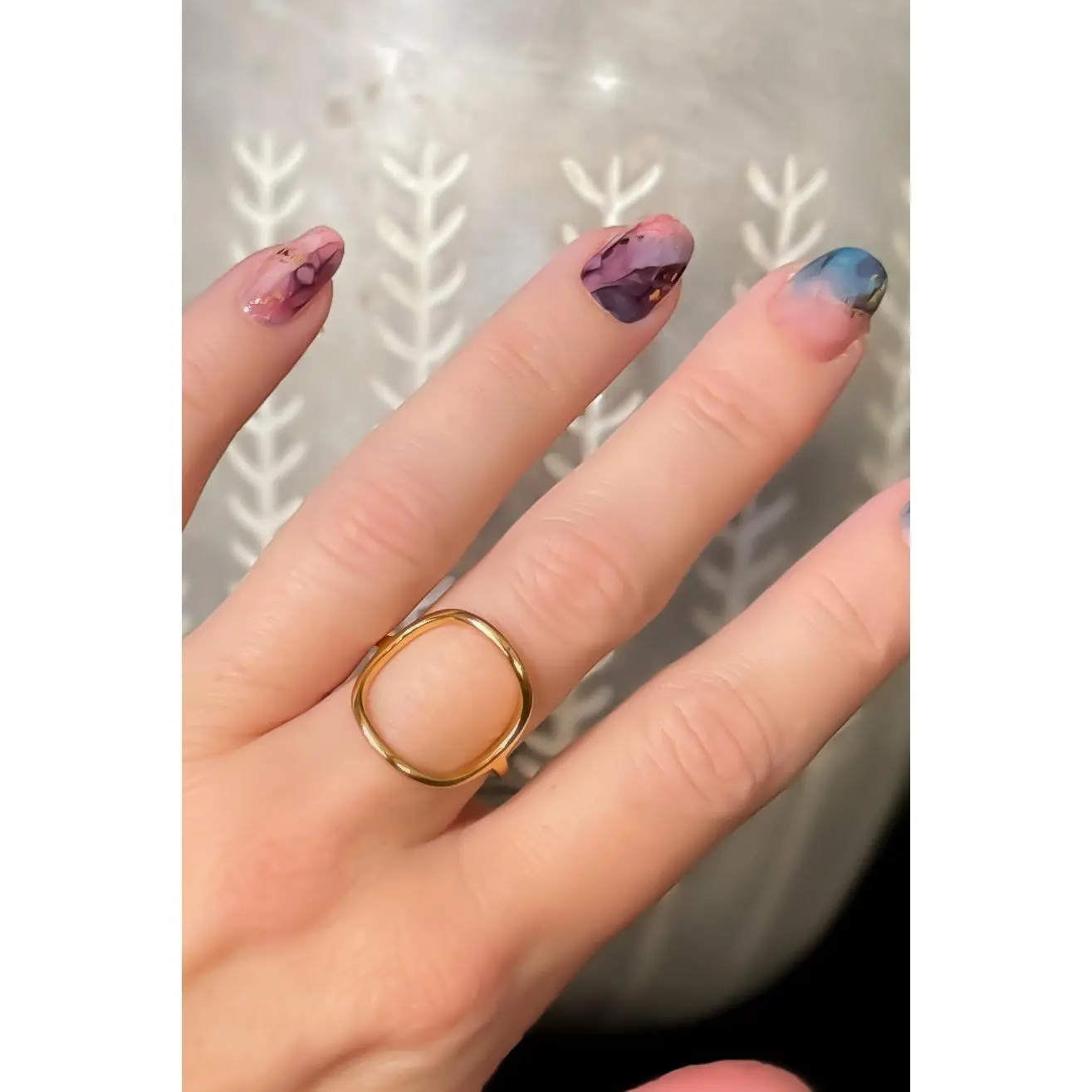 Open Circle Ring - Simple Design with Circular Band, Available in Various Colors, Elegant and Stylish Accessory