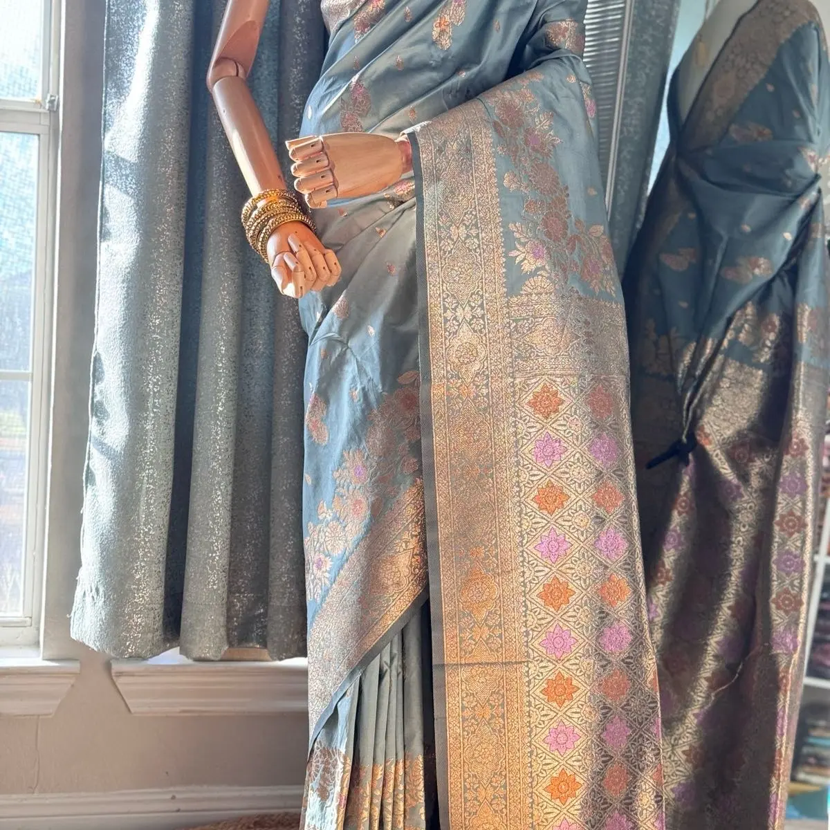 Banarasi saree only with unstich blouse