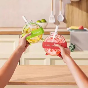 Ice Box With Built-in Suction Tube and Ice Cube Mold, Zero-contact Ice Storage Box for Refrigerators.
