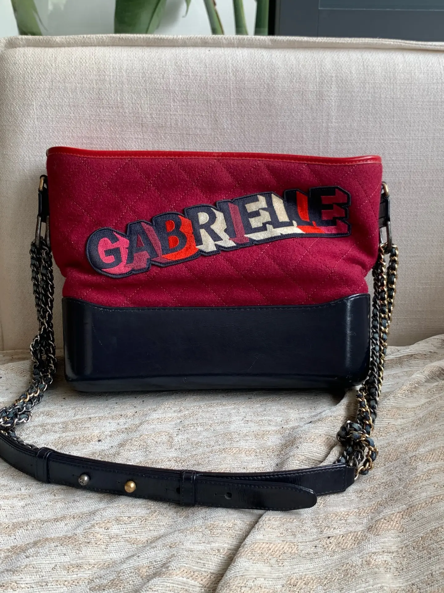 Pre-owned CHANEL Limited Edition Gabrielle Medium Crossbody Bag 2017 2018, Red/Black Felt with Embroidered Letters, Flaking Chain, 98% New, Crossbody Bags