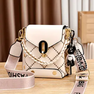 Elegant Two-Tone Diamond Quilted Women's Shoulder Bag - Casual Crossbody with Golden Chain Detail, Wide Strap & Phone Pocket - Perfect for Daily Commute - White/Ivory/Black, Crossbody Purse