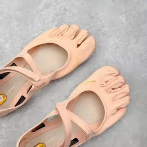 Pink Ladies' Indoor and Outdoor Five-toed Yoga Shoes, Comfortable and Loose without Pressing On the Feet, Trendy Yoga Shoes