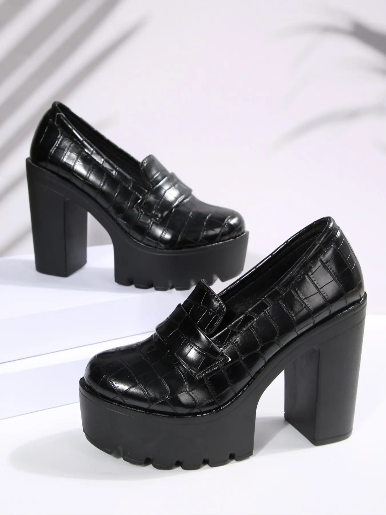 Crocodile Texture Leather Thick Sole Chunky Heel Loafers 