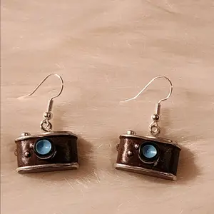 Vintage Camera Earrings - Retro Hook Design for Nostalgic Charm and Unique Style