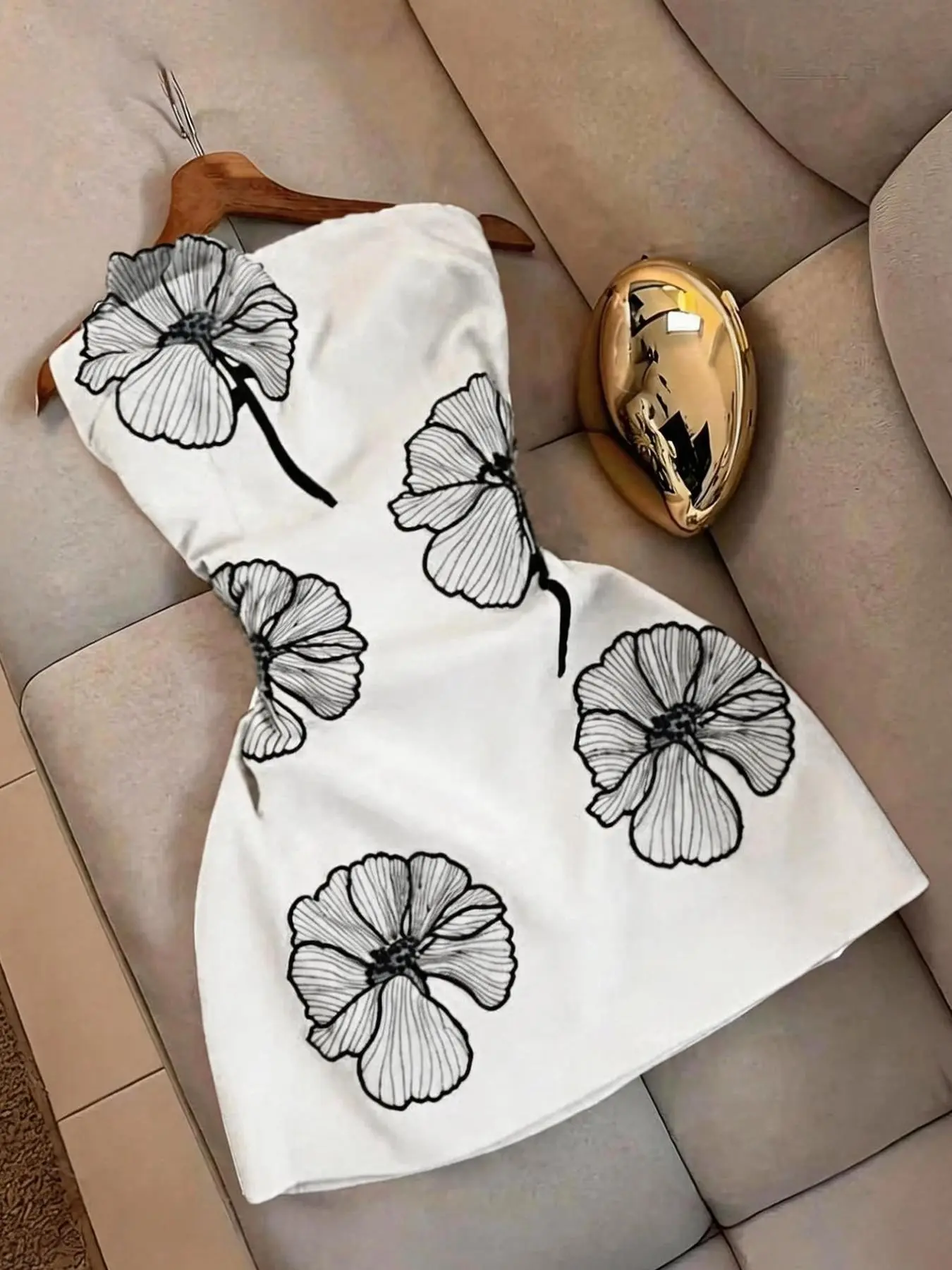 Elegant Chic Minimalist Floral Embroidered Halter Dress, High Waist Slim Fit Strapless A-Line Short Skirt, Perfect for Coffee Shop, Friends Gathering, Wedding, Garden Party Wedding Guest Dress, Womenswear, Fitted, Minimalist Wedding Dresses