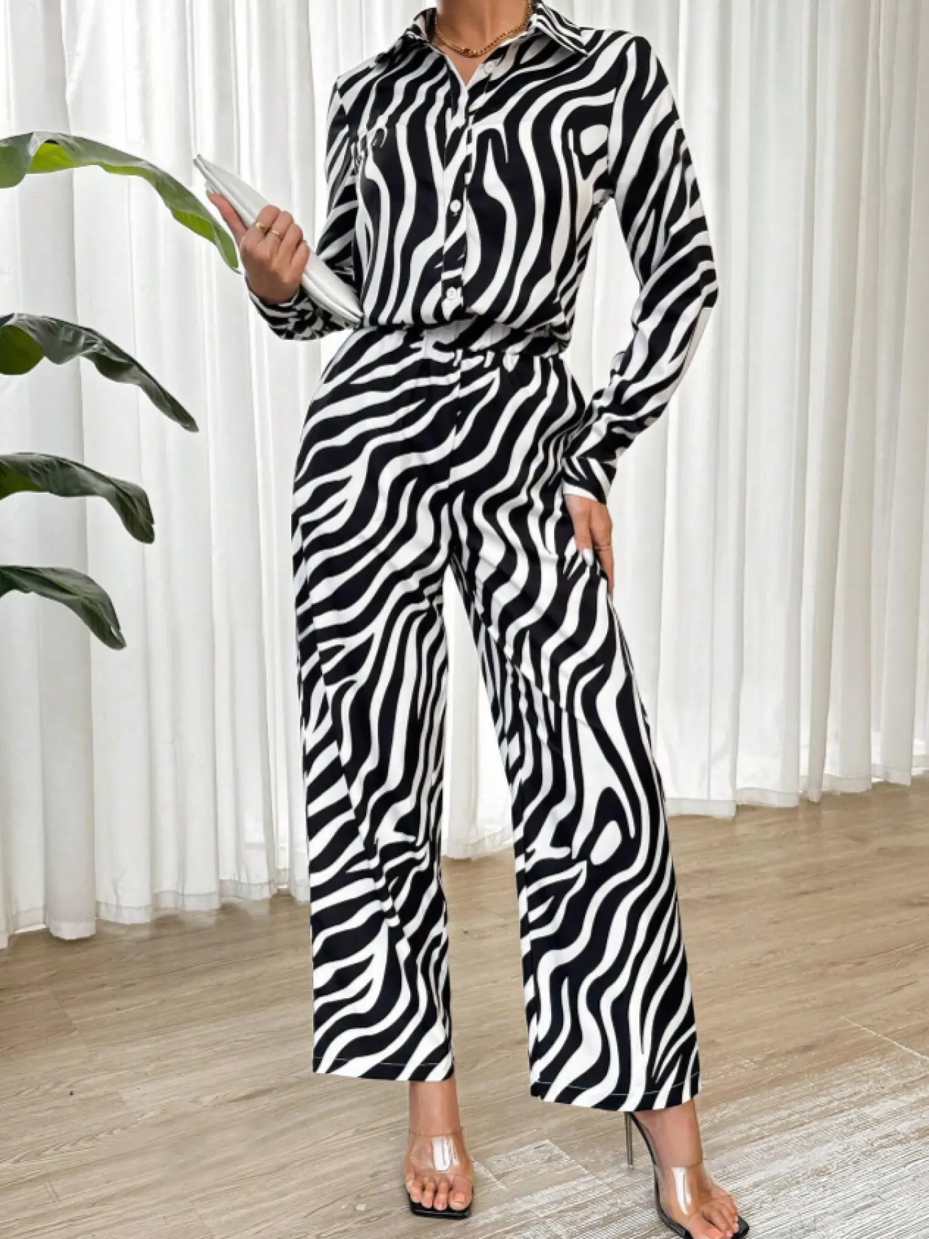 Two-piece set of women's black and white zebra pattern lapel shirt + high-waisted wide-leg trousers set, fashionable and personalized thin suit, suitable for spring and autumn, suitable for daily street and light social occasions