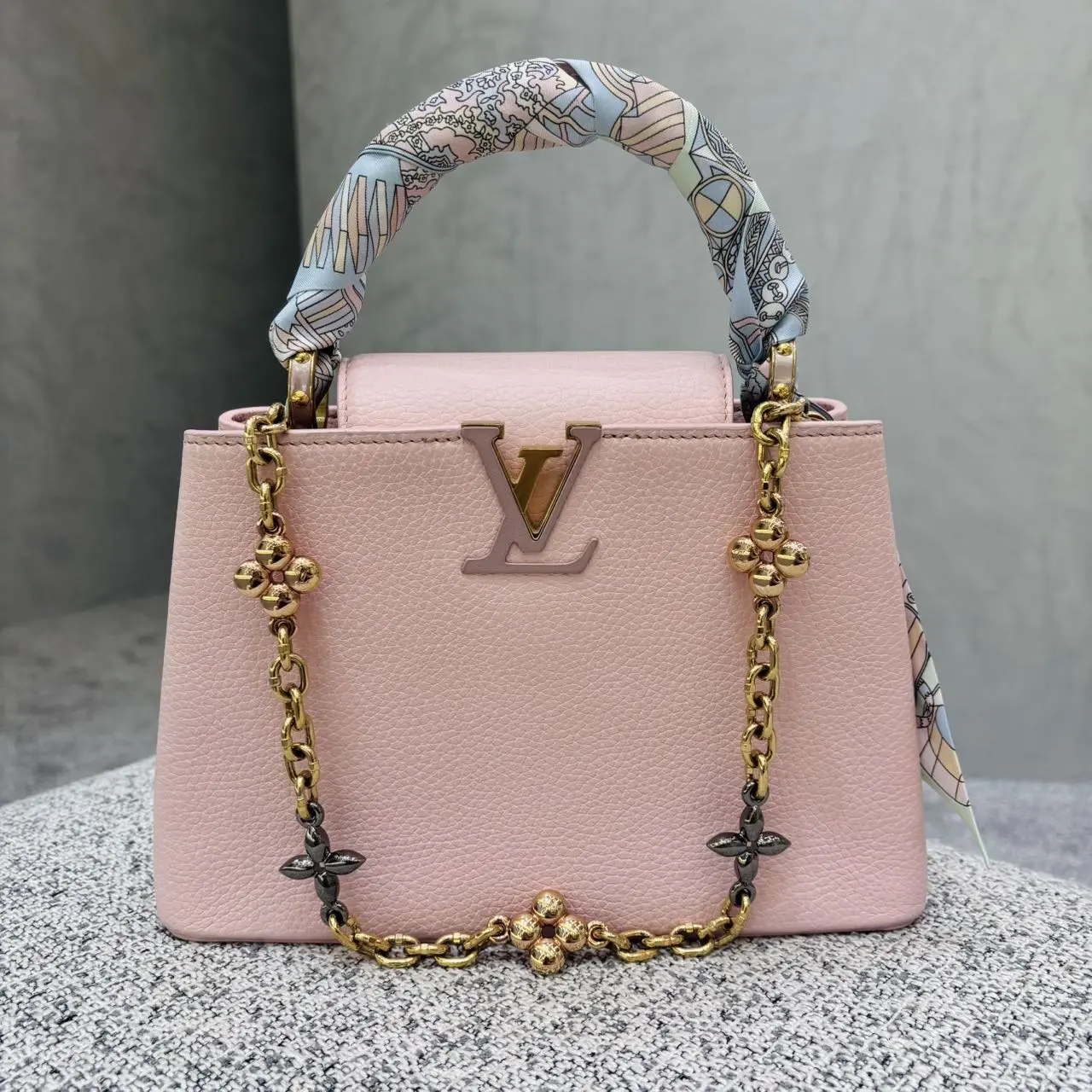 Pre-owned Louis Vuitton Taurillon pebbled cowhide leather Shoulder Bags Capucines BB CapucinesBrand(Baby Pink)（49923762）