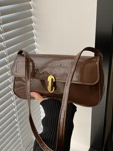Bright patent leather fashion simple casual versatile shoulder bag, niche design metal buckle one-shoulder underarm bag, retro classic one-shoulder handbag, personality suitable for shopping and dating, Classic flap shoulder.