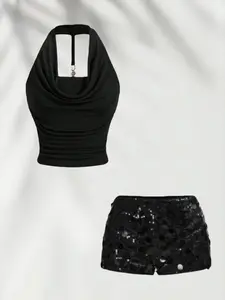 Summer Sexy Backless Metal Chain Buckle Halter Crop Top, Fashionable Bling Shiny Graphic Hot Pants Short Set, Two-Piece for Women