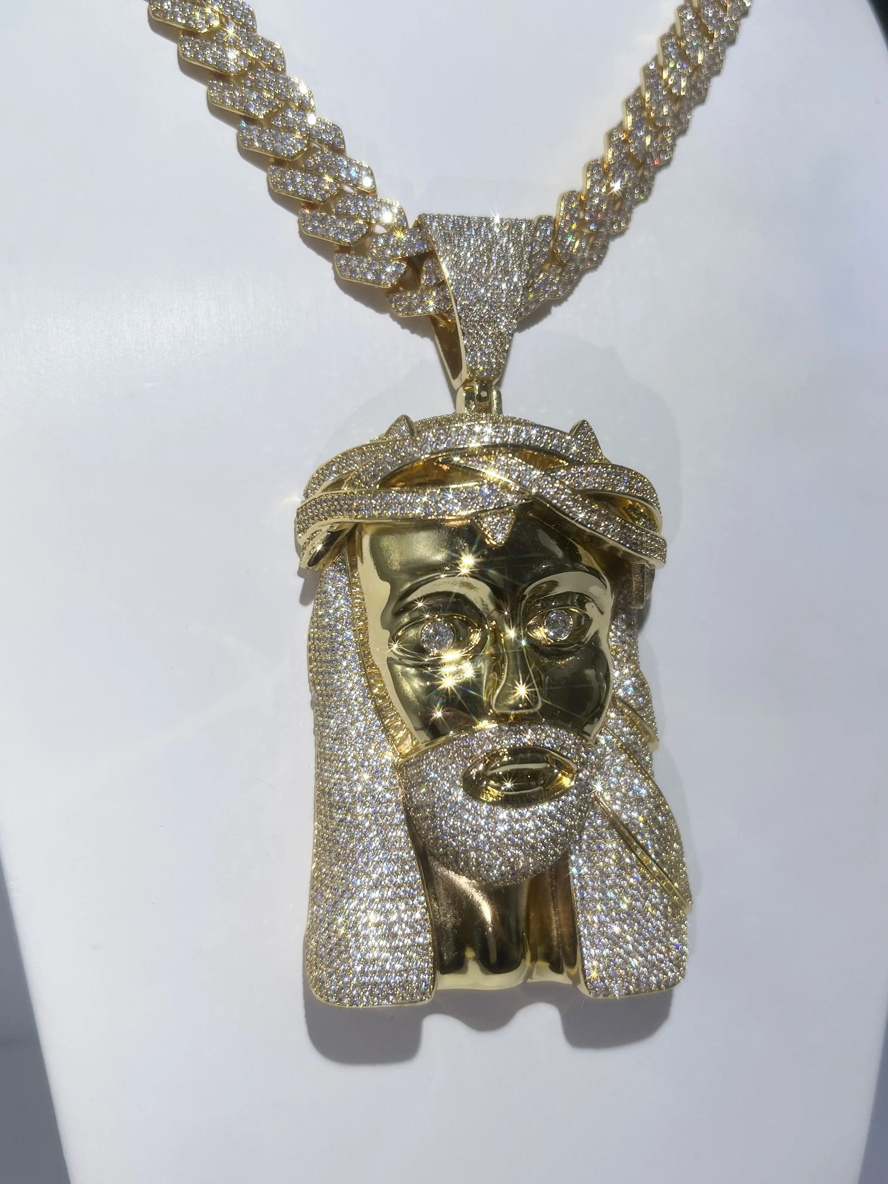 Golden Waterdrop Large Jesus Chilled Hip-Hop Accessory Large Brass Jesus Pendant High-Quality Men's Pendant, Fashionable Trendy Pendant