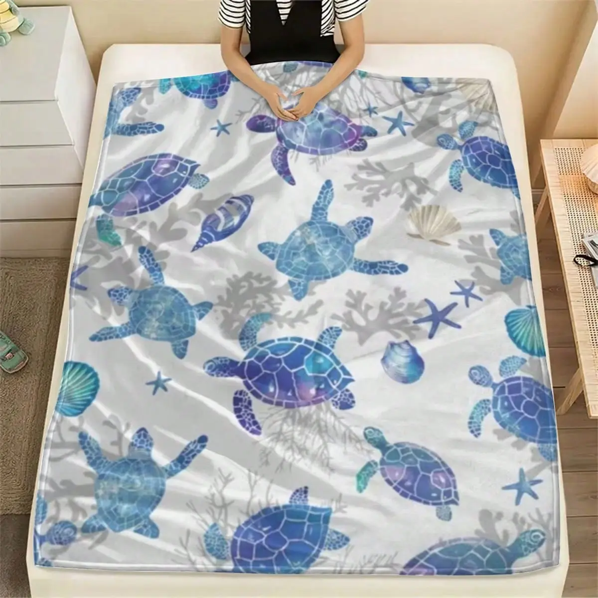 Sea Turtle Ocean Blanket, Soft Flannel Throw Blanket with Coastal Beach Turtle Print, Cozy Gift for Turtle Lovers, Kids Girls Boys Teens, Summer Beach Decor for Bed Couch Sofa, Lightweight Warm Blanket for Bedroom, Dorm Room and Movie Night