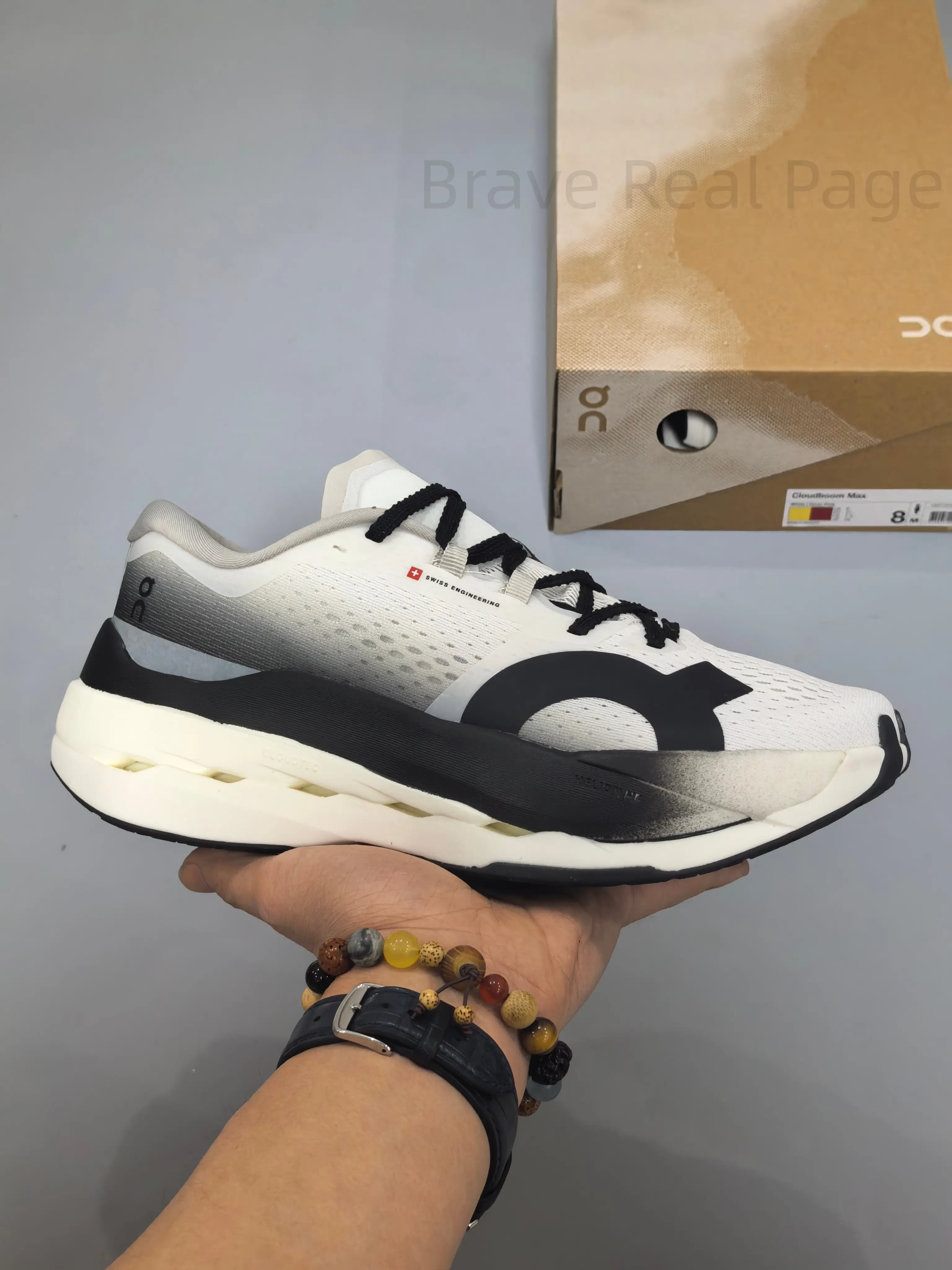 Ombre White Black Mesh Cushion Street Running Shoes, Contrast Black White Shock Absorb Outfit Trainers, Couple Matching Minimalist Daily Outdoor Styling Footwear For Lovers