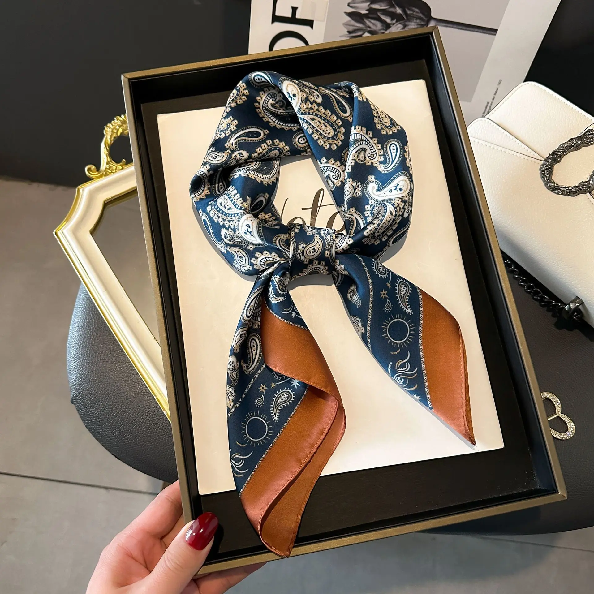 A0190 Peacock Blue Classic Cashew Flower