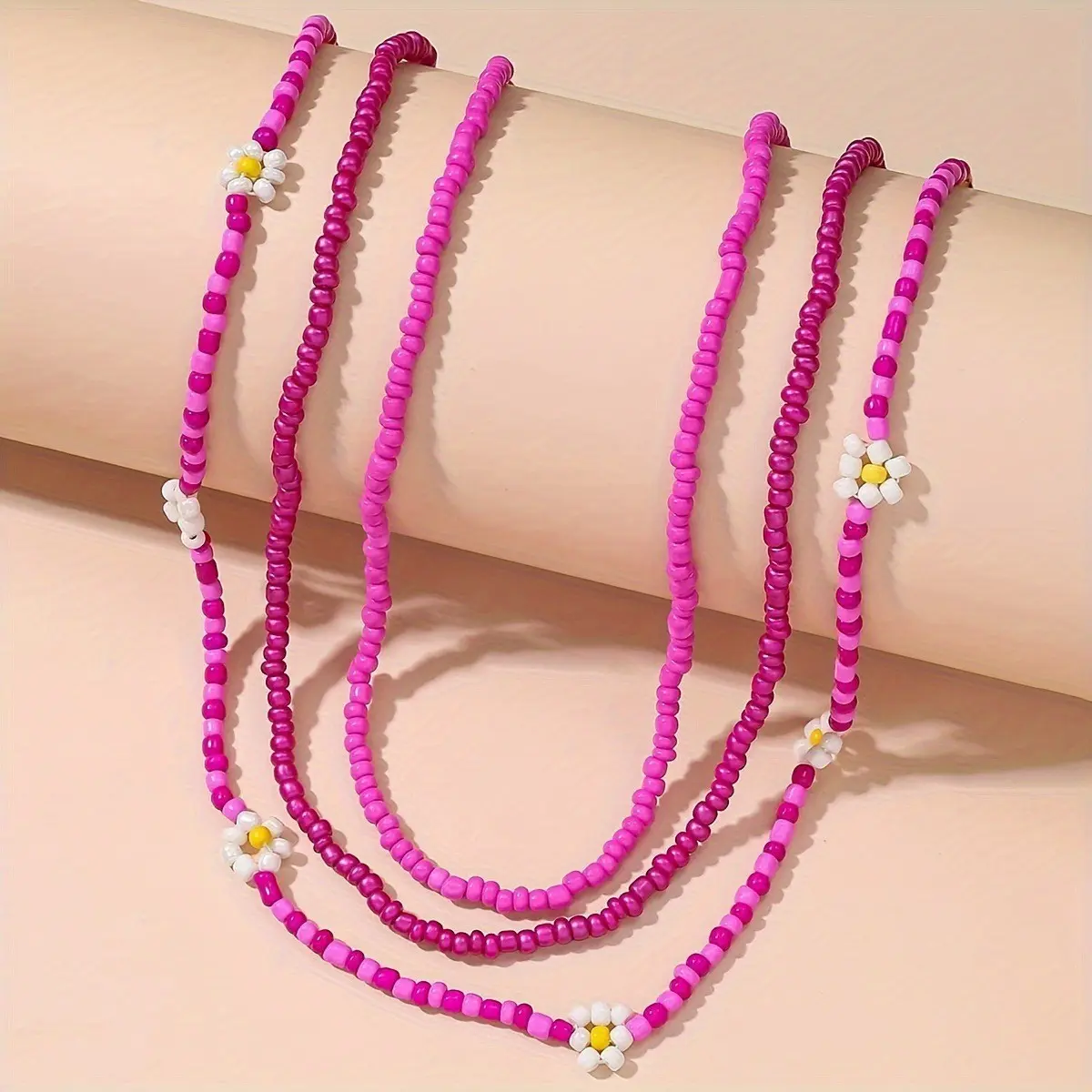 Cute Daisy Seed Bead Necklace for Women Minimalist Flower Choker Necklace Y2K Aesthetic Beaded Jewelry Summer Beach Vacation Accessories