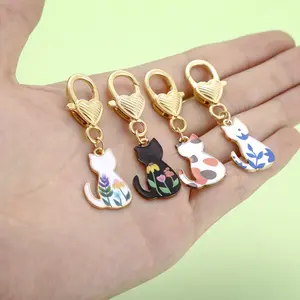 [4pcs Cute Floral Cat Keychain] 4pcs Zinc Alloy Enamel Cat Keychain Set - Cute Floral Cat Bag Charms with Lobster Clasp - Unplated Metal Keyrings for Men and Women