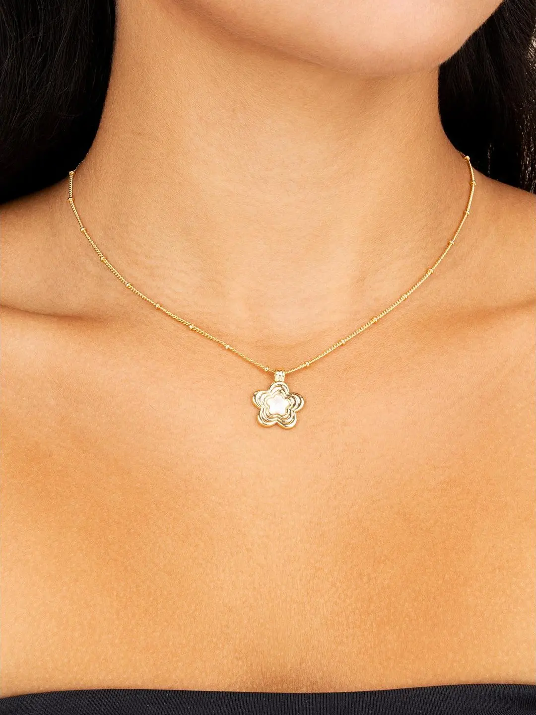 Violet Flower Shaped Pendant Necklace Violet Flower Shaped Pendant Necklace