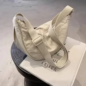 Simple crossbody bag, large capacity, versatile shoulder bag, dumpling bag, portable commuting sports canvas armpit bag, nylon