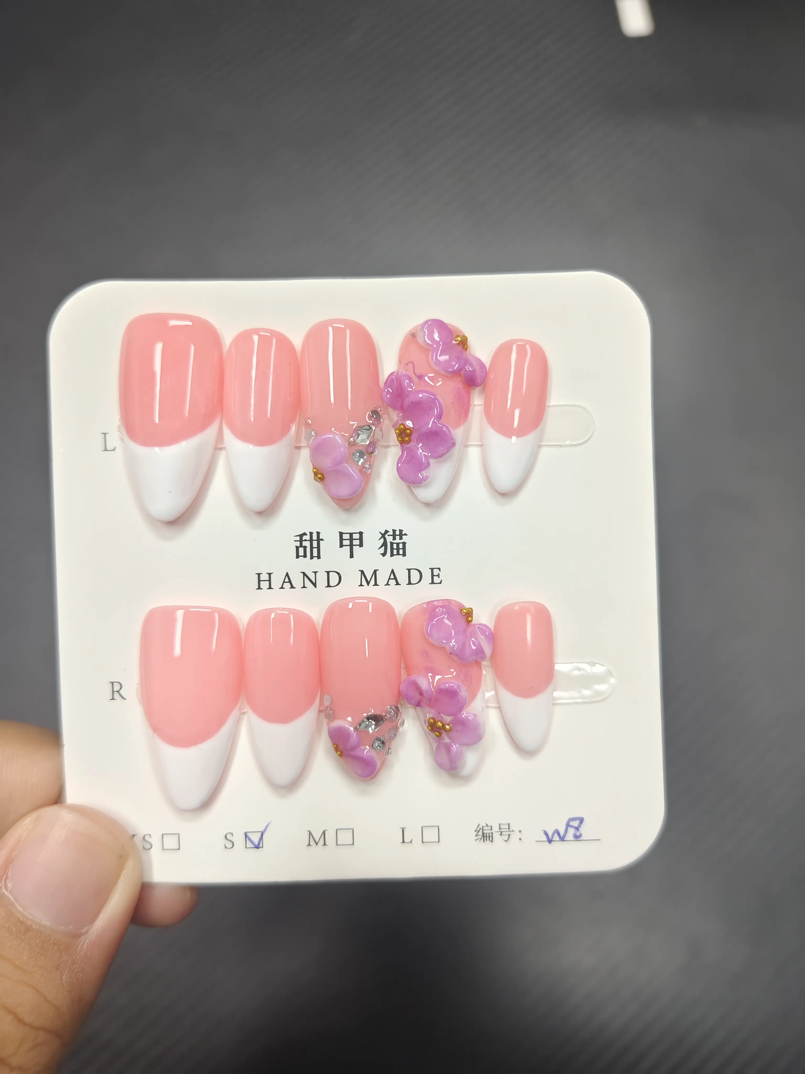 Annie(16748)gc.Handmade reusable press on false nails，3D flower/French/bungle，multiple sizes (S/M/L).