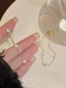 A French sweet element starry diamond bracelet, suitable for daily wear, vacation dates, and other occasions, is also a surprising and exquisite small gift