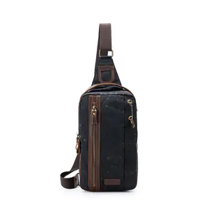 Della Q | Makers Canvas Mini Messenger