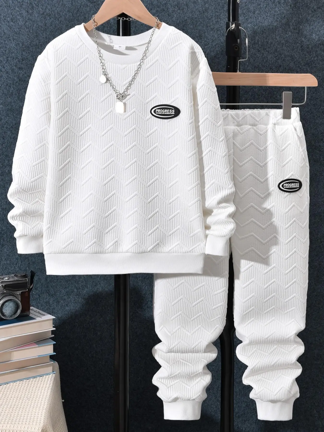 Two-piece Set Boy's Chevron Textured Patched Sweatshirt & Elastic Waist Sweatpants Set, Casual Round Neck Long Sleeve Pullover & Pocket Trousers, Kids