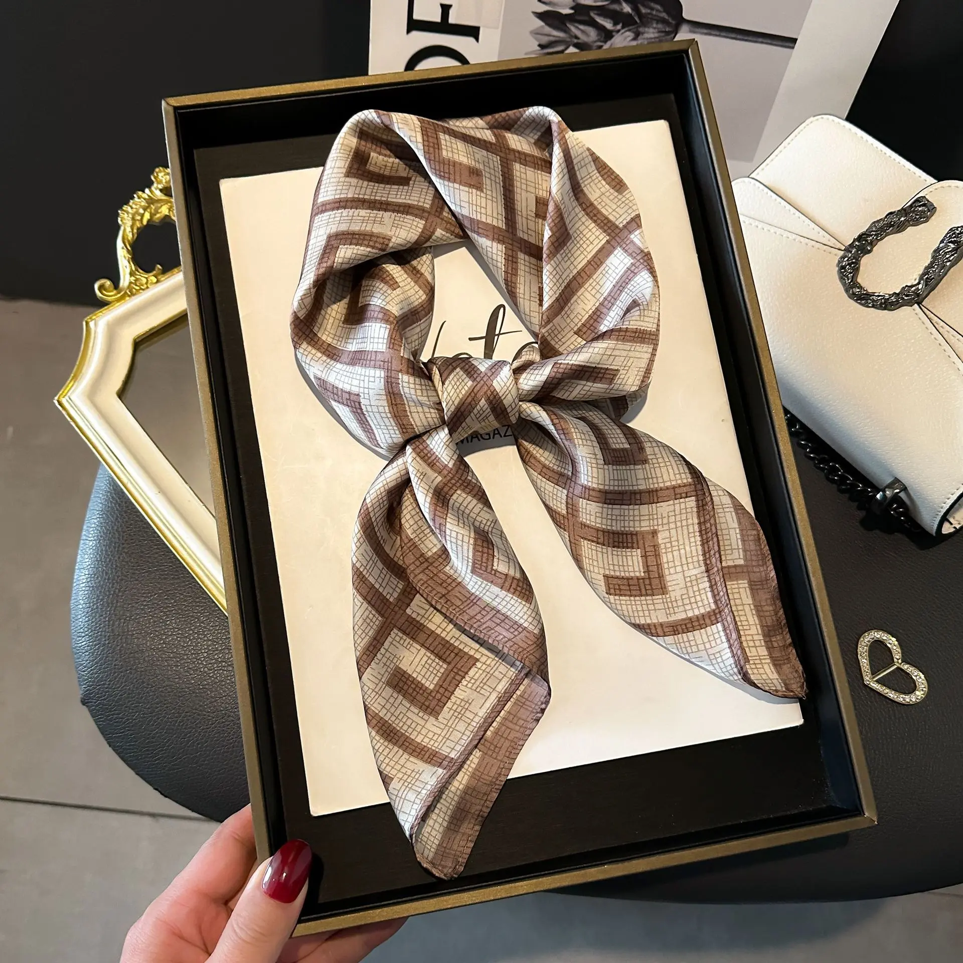 A0498 Khaki Maze Grid