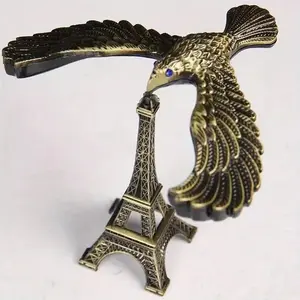 Balance Eagle Gravity Bird Pendant, Metal Desktop Decor, Blue Sapphire Eye, No Battery Needed, Ideal Gift for Father's Day