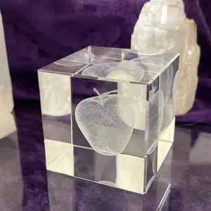 1166/60/33 Crystal Apple Cube