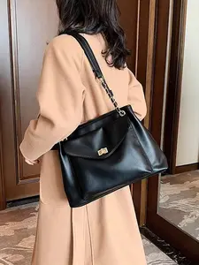 A Korean style fashionable large capacity shoulder bag, autumn and winter new retro versatile tote bag, can be slung over one shoulder, casual and lightweight, suitable for daily commuting, shopping and campus