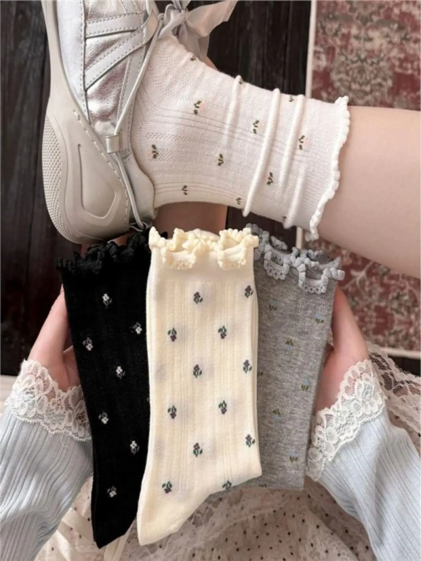 Women's Ditsy Floral Pattern Socks, Cute Style Daily Wear Outdoor Essentials, No Bone Seamless Design, All-Season Comfortable Footwear