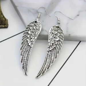 Retro Angel Wing Pendant Earrings: Unisex Gothic Feather Dangle Jewelry for Party And Gift - Ethereal Floating Elegant