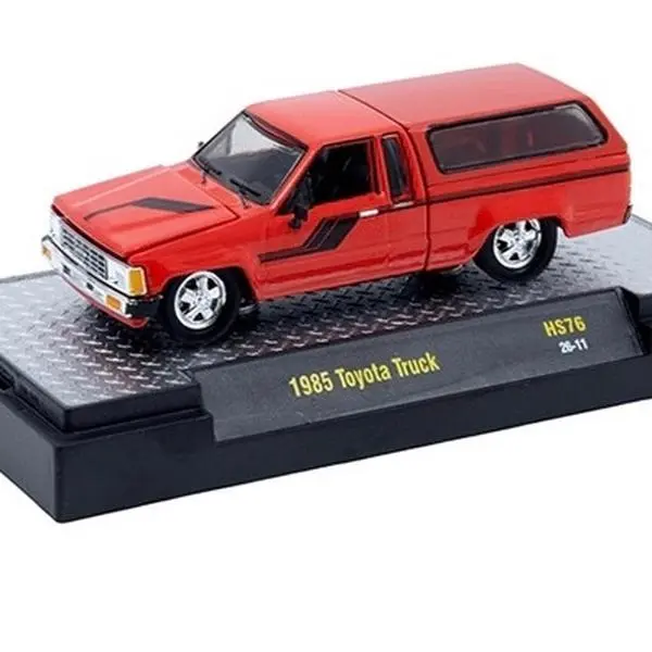 M2 Machines 1:64 1985 Toyota Truck with Camper Shell – Red- Hobby Exclusive