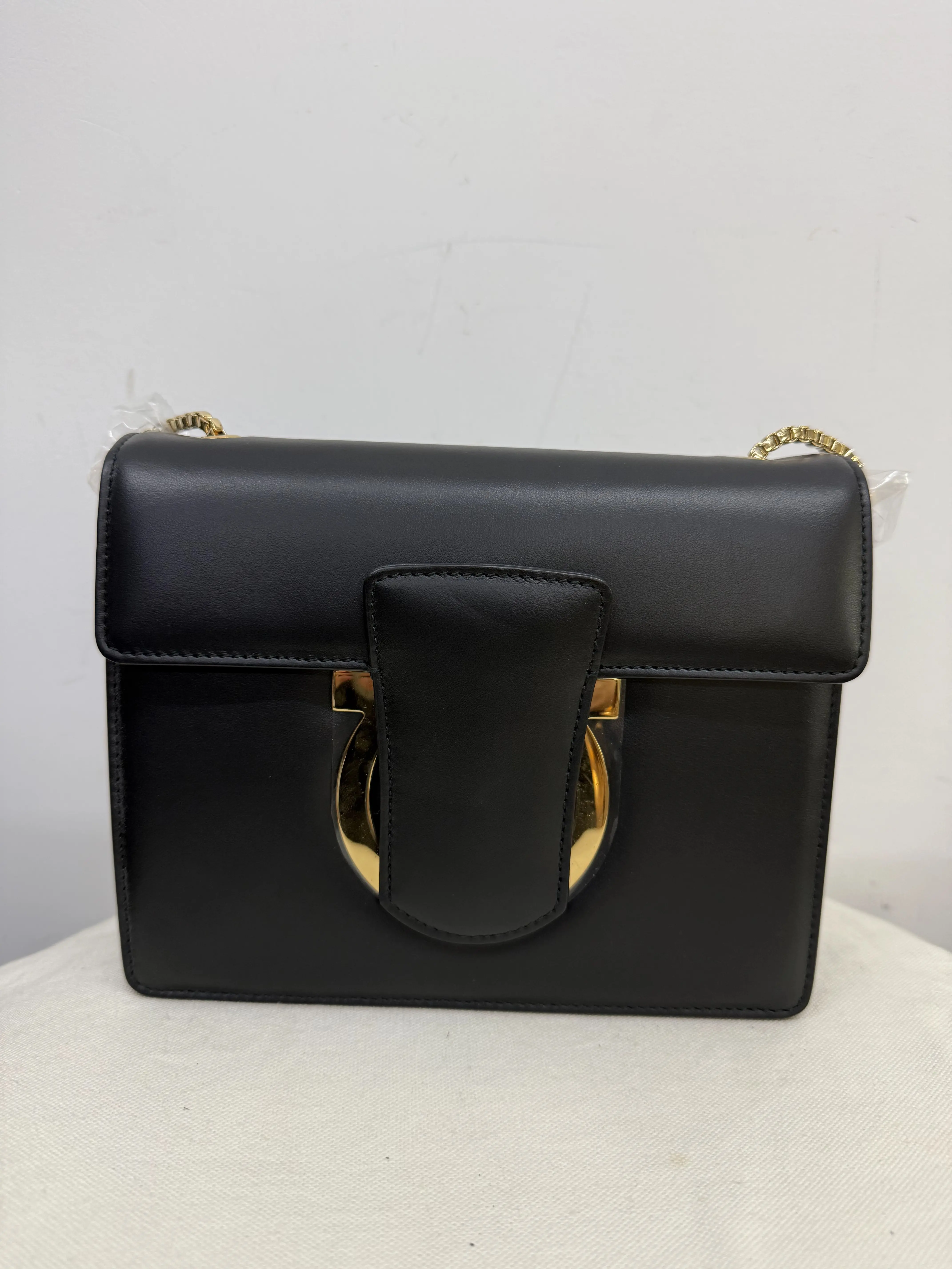 Pre-owned SALVATORE FERRAGAMO Thalia Chain Shoulder Bag in Black Calfskin Leather with Gold Tone Hardware (Style Code: B2411071)