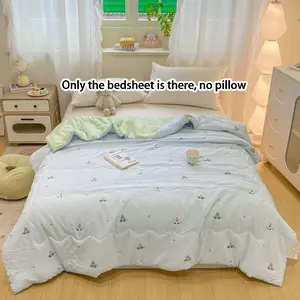 1 piece summer thin quilt. With car and polka dot patterns. Soft and breathable quilt specially made for air conditioners. A cool summer quilt that is gentle on the skin, lightweight, suitable for spring and summer, Can be machine washed