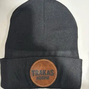TRAKAS HDSPm Beanie - Black Ribbed Knit with Leather Logo Patch for Winter Warmth