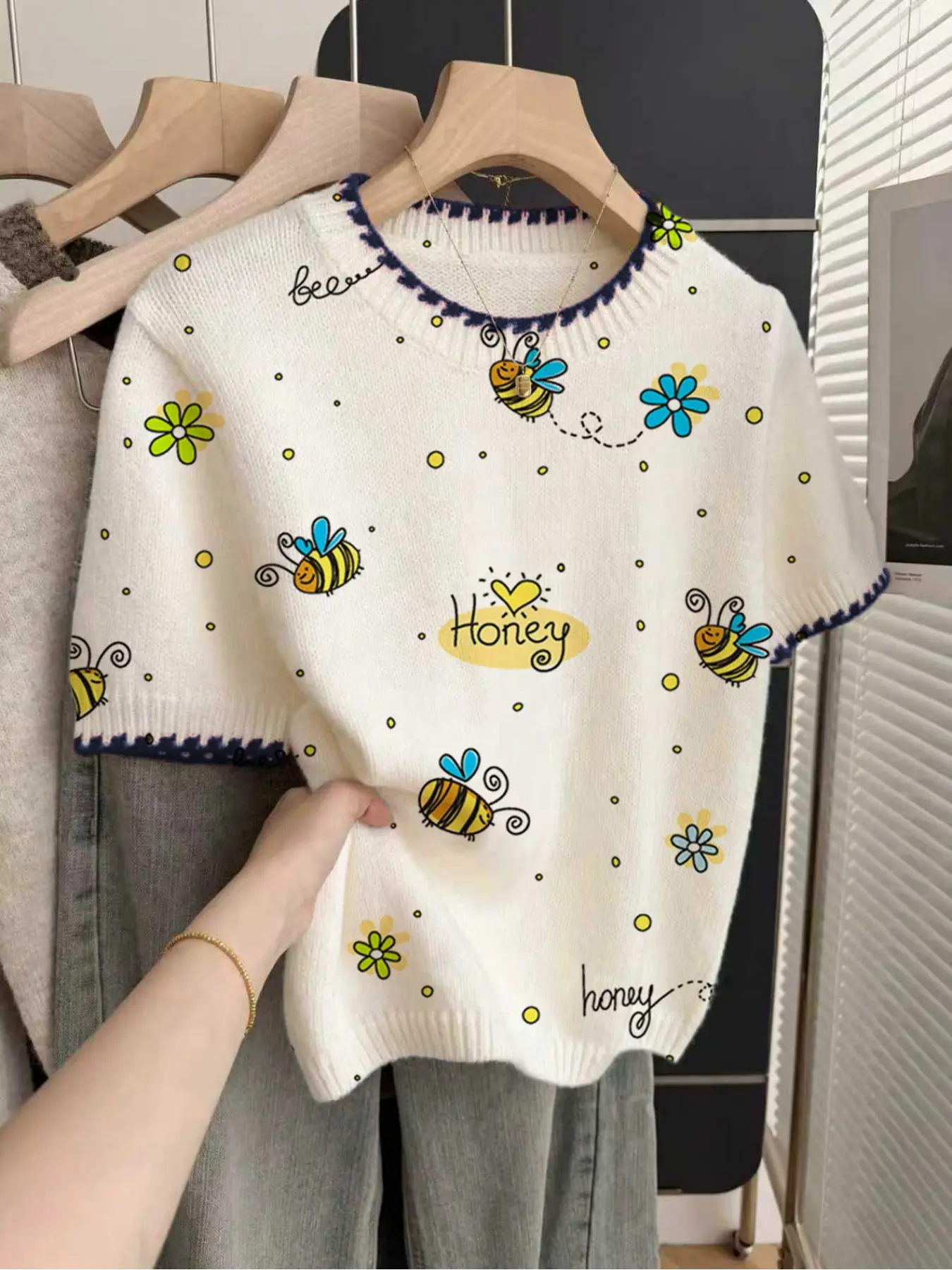 1 piece + French Retro Loose Round Neck Short Sleeve Contrast Trim Beige Women's Contrast Color Cartoon Print Spring/Summer Knit Top, Fashion Knitwear, Casual Jumper, Casual Chic Fitted, Casual Fashionable Top, Casual Top, Womenswear