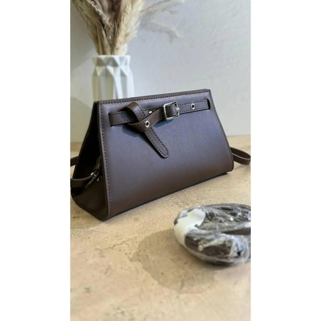 Elegance Petite – The Ultimate Mini Leather Handbag