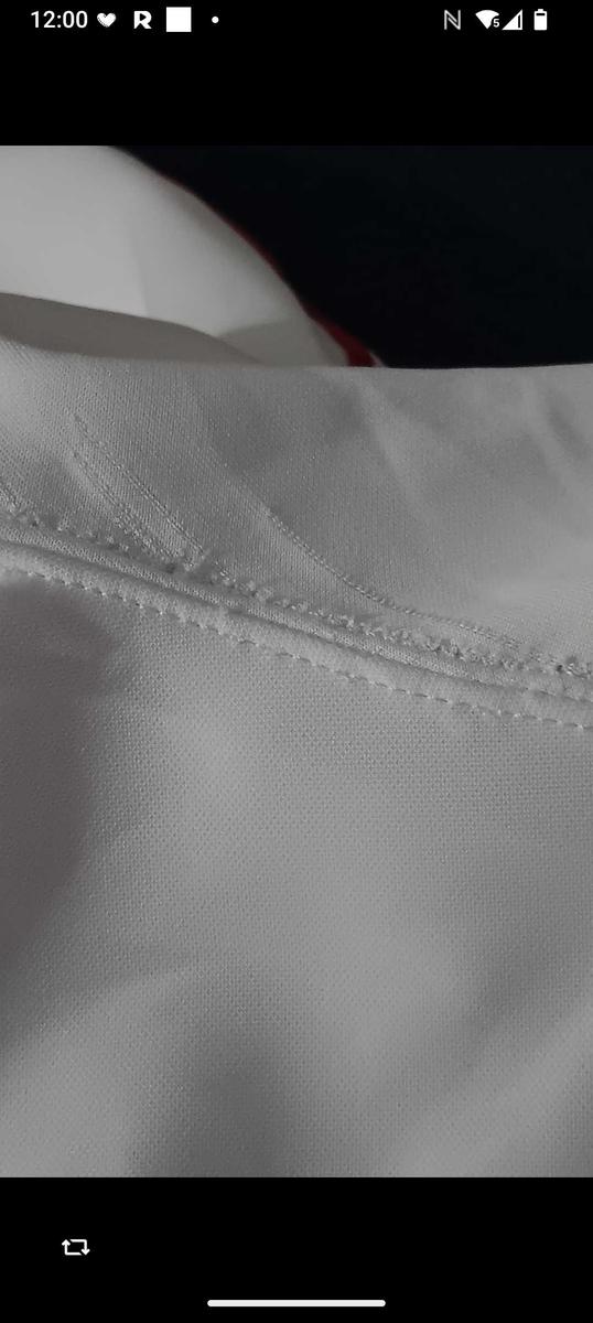 Item: White/Red, Large