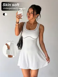 Women’s color-blocked, inner-pocketed, secure base layer leggings with a fitted silhouette, paired with shorts and a phone pocket. Ideal for tennis training and outdoor activities.