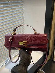 New Bv Style Crocodile Embossed Striped Bag, Wine Fashion Personalized Fold Handbag, Shoulder Strap, Unique Metal Lock Closure, Elegant Embossed Bag