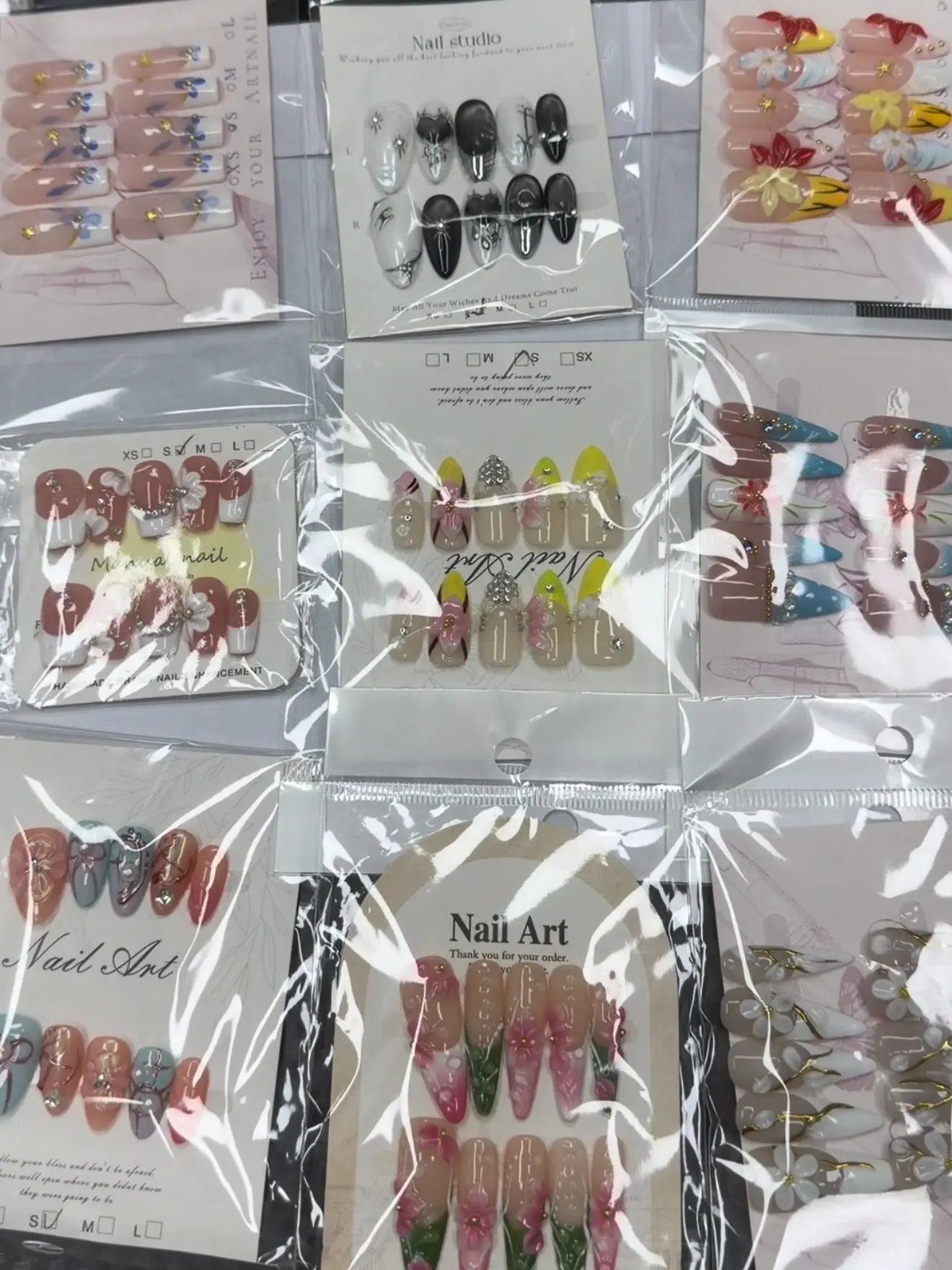 Kelly(11514)gc.30$ get 8 pairs. You tell me your size and which style you like. I pick for you~ We have different styles.Just note your request