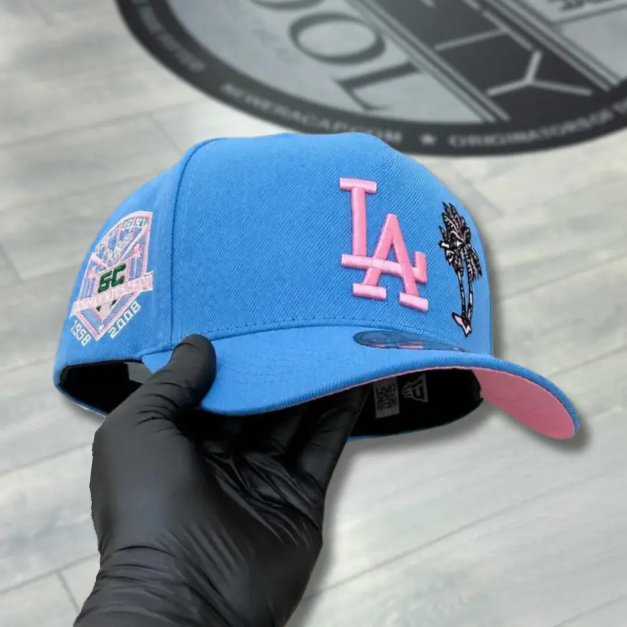 Sky Blue New Era 9FORTY Los Angeles Dodgers Curved Brim Baseball Hat, Pink Embroidered LA Logo & Pink Undervisor, MLB Streetwear Cap, Limited Edition 2026 Urban Streetwear Gorra premium, moda urbana para hombres y mujeres