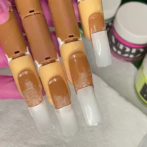 Nail Training Practice Hand with 100 pcs tips, Nail Display Manicure Supply, Flexible Movable False Fake Hands for Nail Manicure, Best Manicure DIY Print Practice Tool Nail Art Nail Care Nail Polish Polish Durable Realistic Cutics