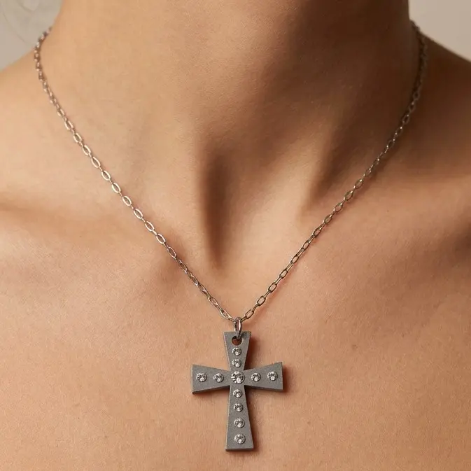Unisex Minimalist Maltese Cross Necklace - Rhinestone Wood Pendant, 20" Stainless Steel Paperclip Chain, Fashion Costume Jewelry for Daily Wear