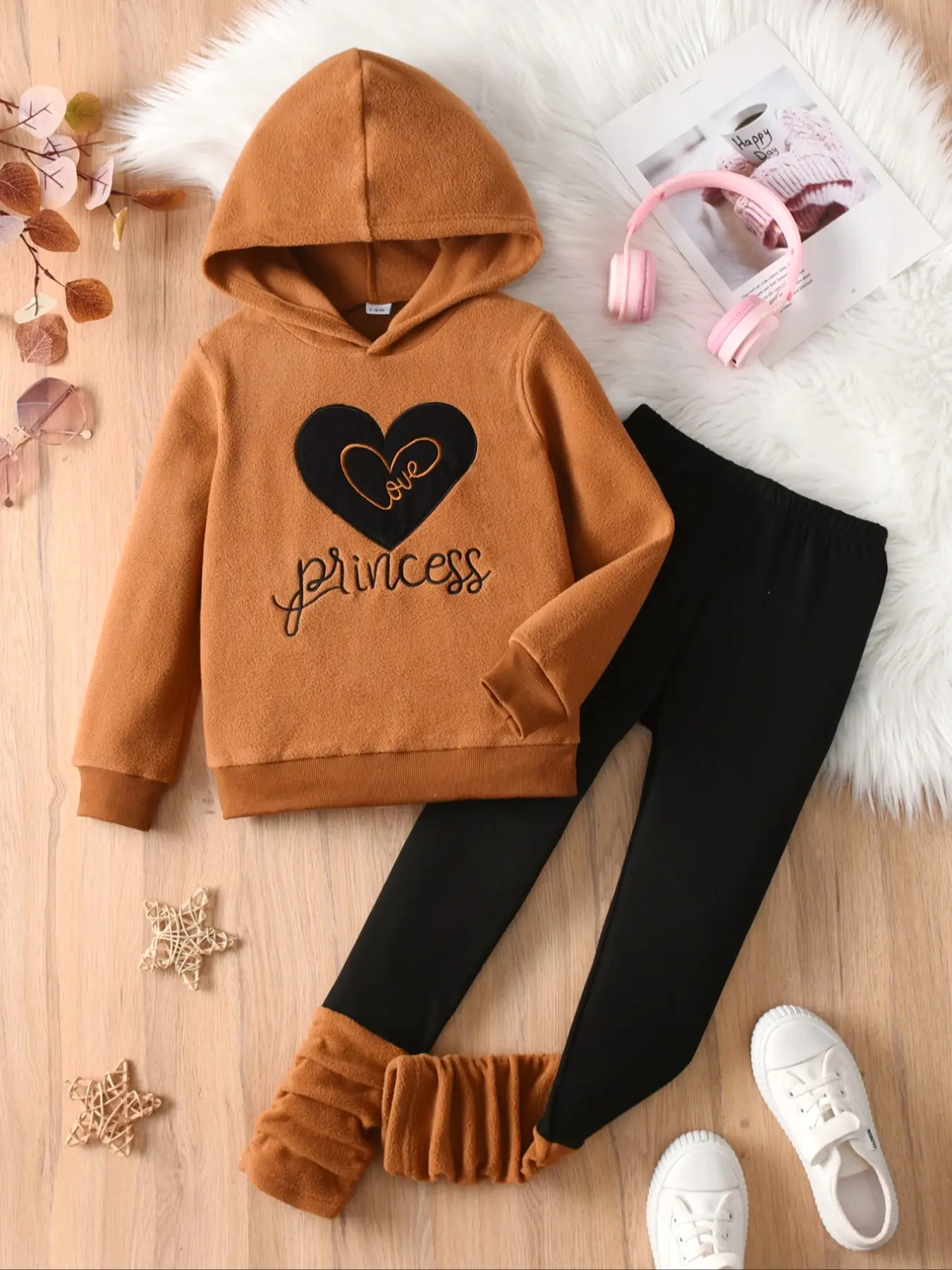 Winter and autumn set for young girls, featuring a cute heart-shaped princess embroidery hoodie, long-sleeve turtleneck sweater, and leggings, a fashi