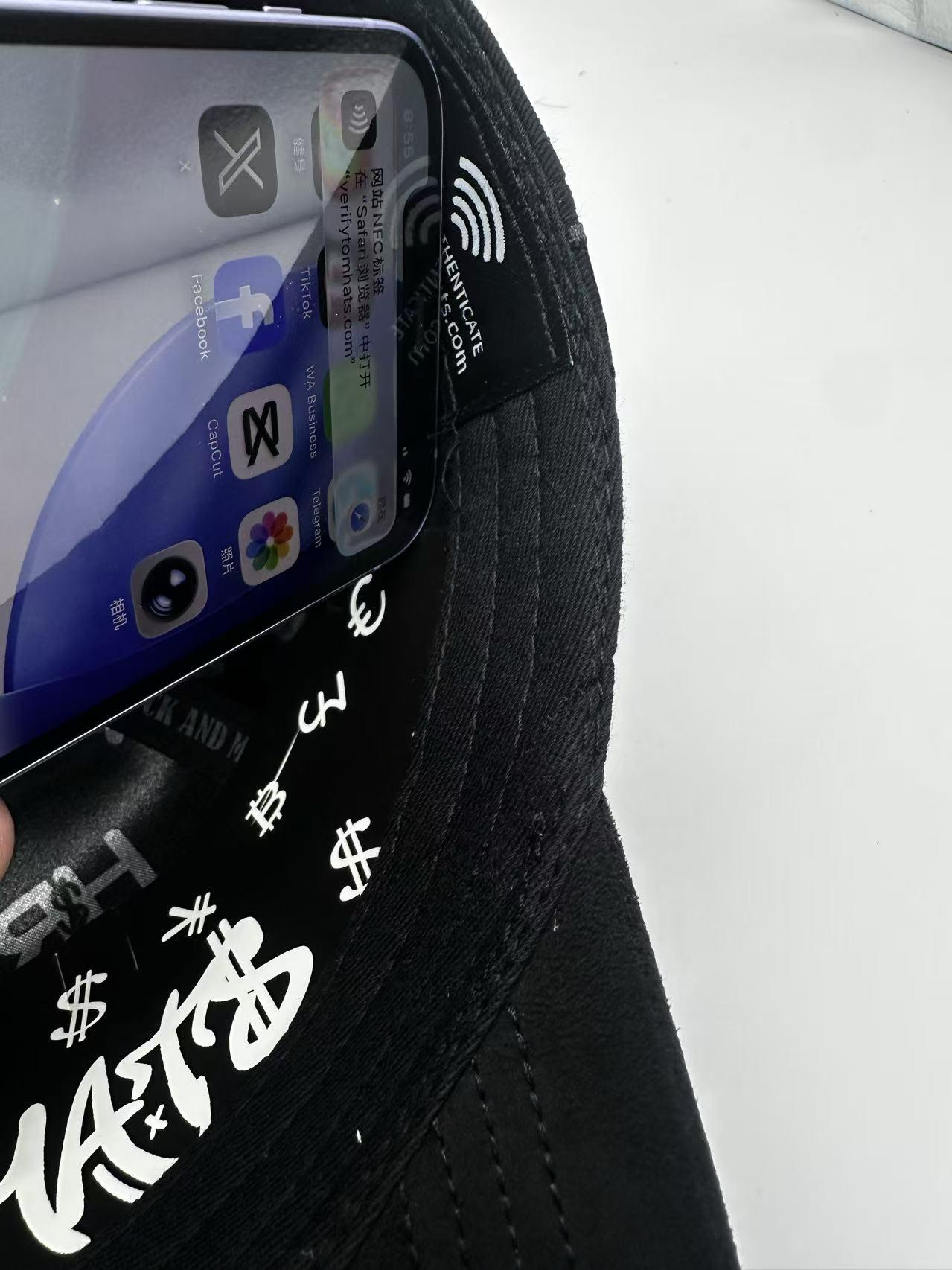 Gothic-Style "Smiley Flower" Streetwear Cap — Fully Embellished Rhinestone Hip-Hop Baseball Hat, Adjustable Black Suede-Brimmed "Dad Hat"