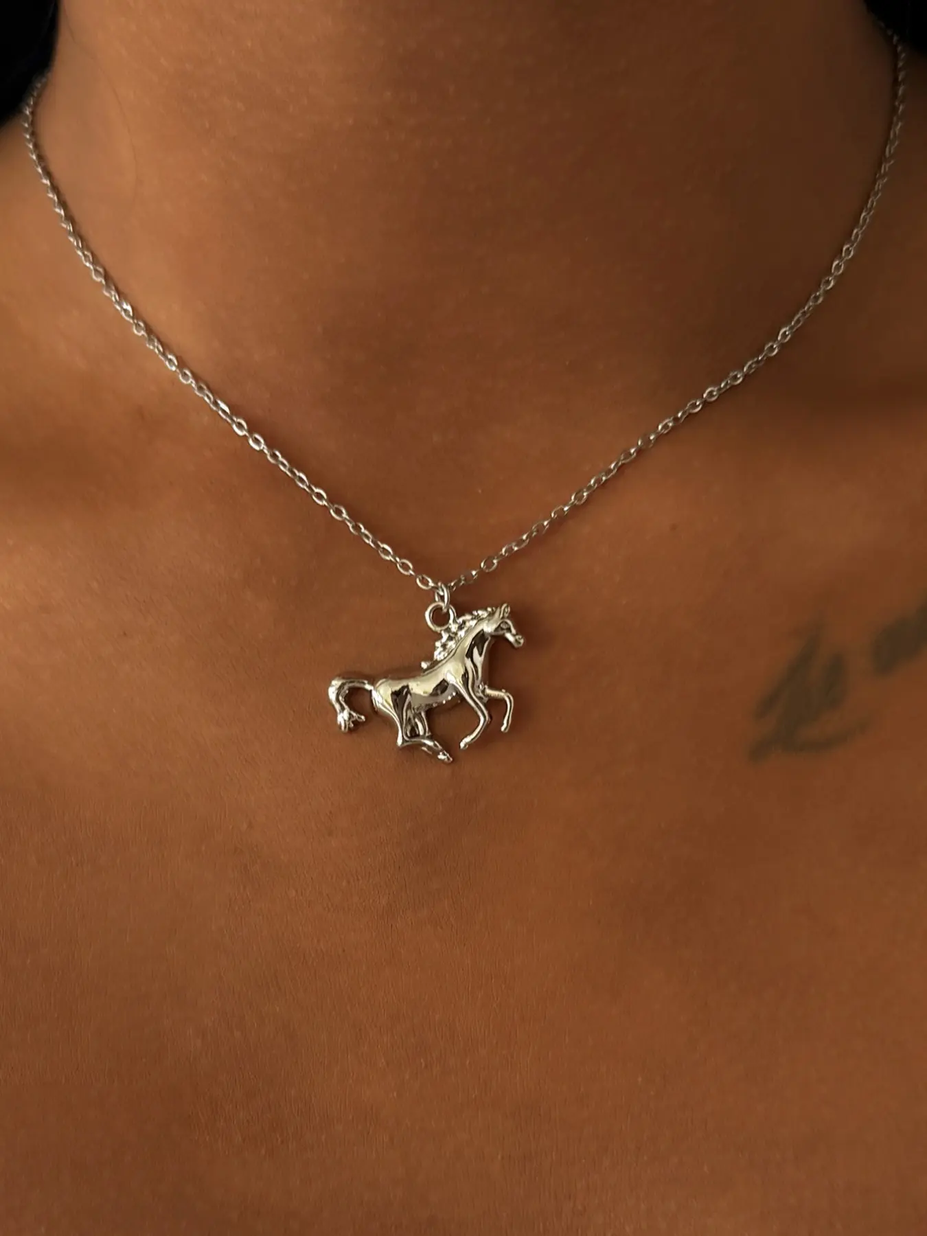 Silver Color Pegasus Horse Pendant Necklace, Charm Necklaces for Women, Daily Wear and Date Accessory, Stylish Jewelry for Ladies, Trendy Charms Necklace, Fashion Pendant Necklace