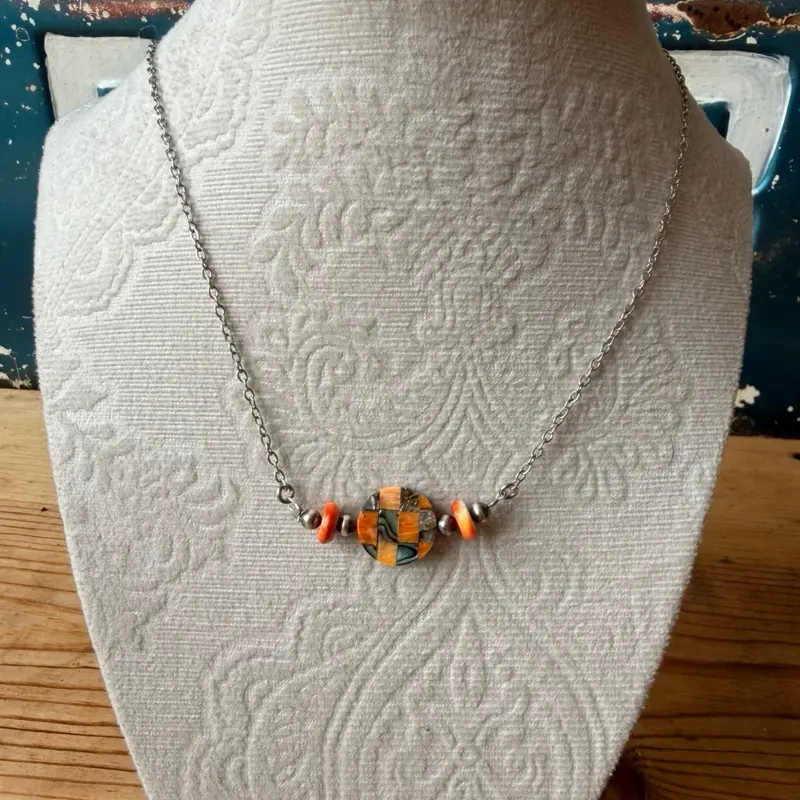 Spiny oyster checkered and silver beaded br necklace