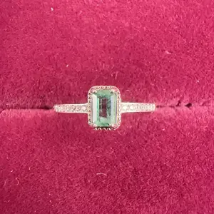 <PingEast jewelry > RNE405--925 Sterling Silver Ring Set with 4*6mm Natural Emerald in a Simple Rectangular Setting, with Certificate